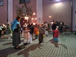 31 października 2024 nasza wspólnota z radością uczestniczyła w Rodzinnym Marszu ku czci Wszystkich Świętych !